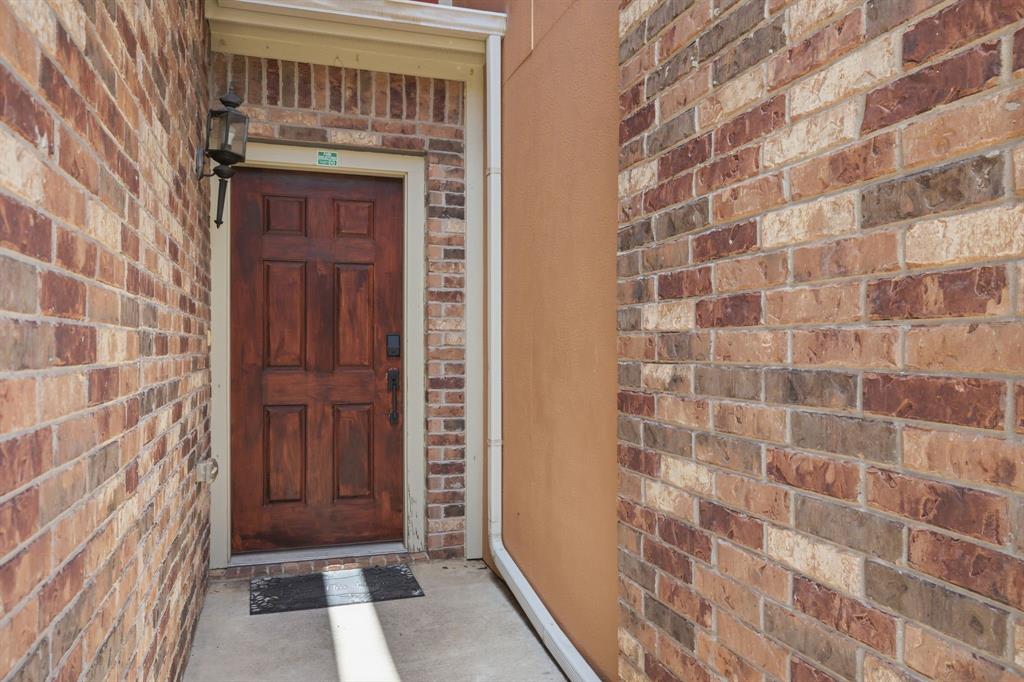 237 Corinna Court Hurst, TX 76053 - Photo 5 of 32