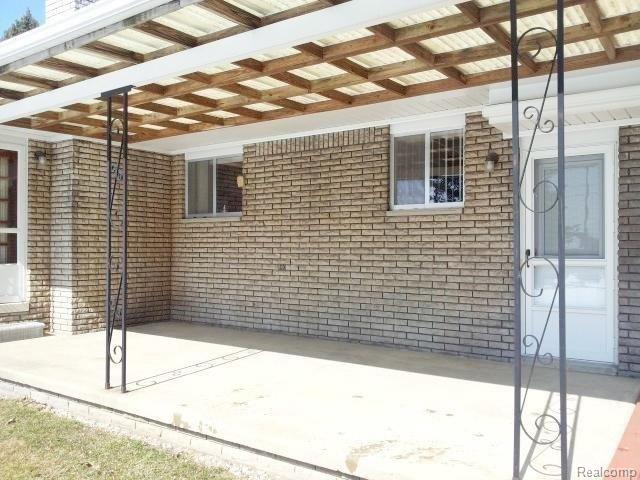 8626 32 Mile Road Washington, MI 48095 - Photo 23 of 25 8626 32 Mile #23 patio.jpg