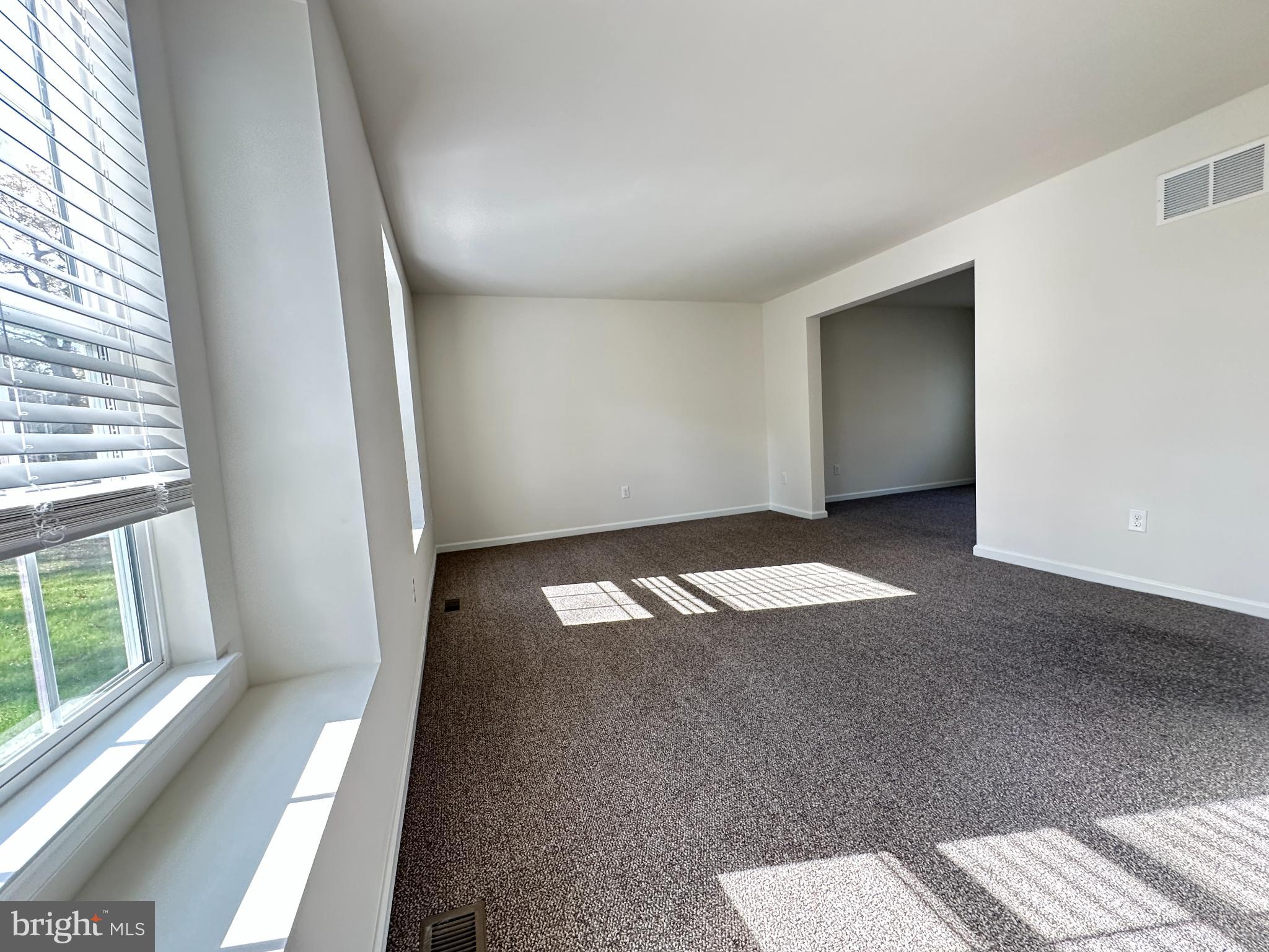 377 Minck Avenue West Berlin, NJ 08091 - Photo 4 of 24 en empty room with windows