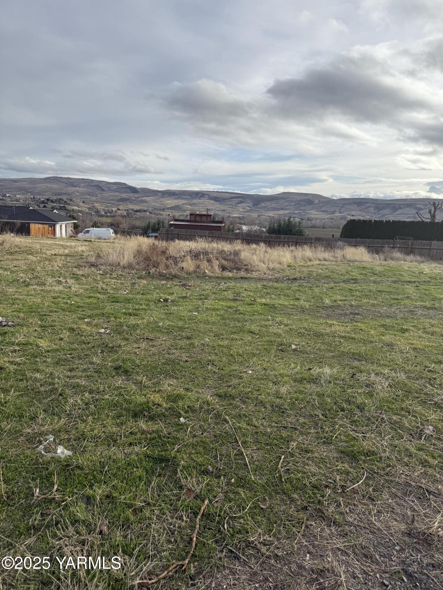 341 Johnson Road Selah, WA 98942 - Photo 2 of 5 a view of an ocean