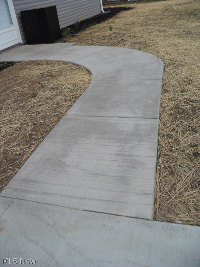 3125 Polly Road Ravenna, OH 44266 - Photo 31 of 34 Seller created NEW 2018 sidewalk & landscaping beds.