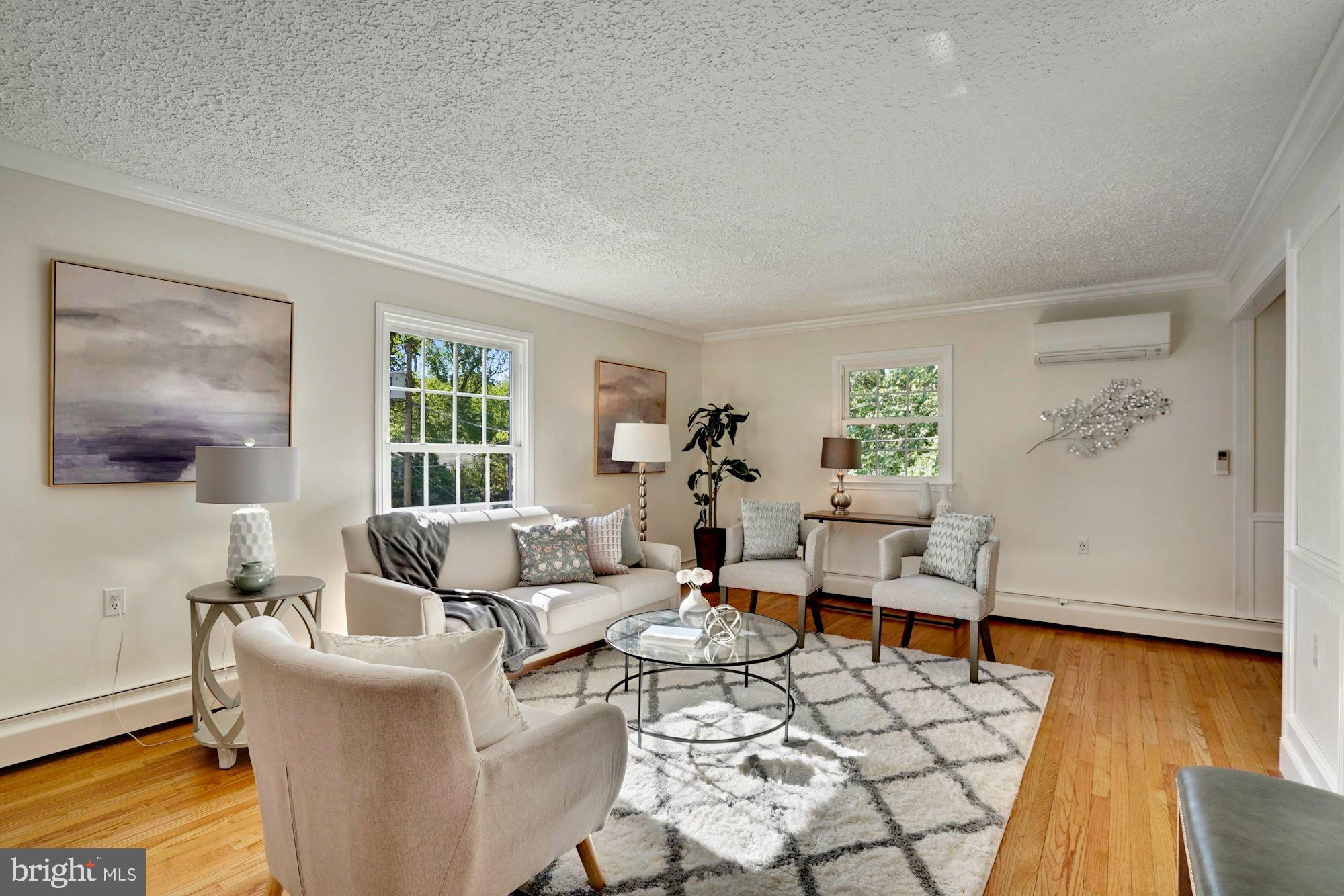 3306 Rocky Mt Road Fairfax, VA 22031 - Photo 11 of 48 Alt view of living room