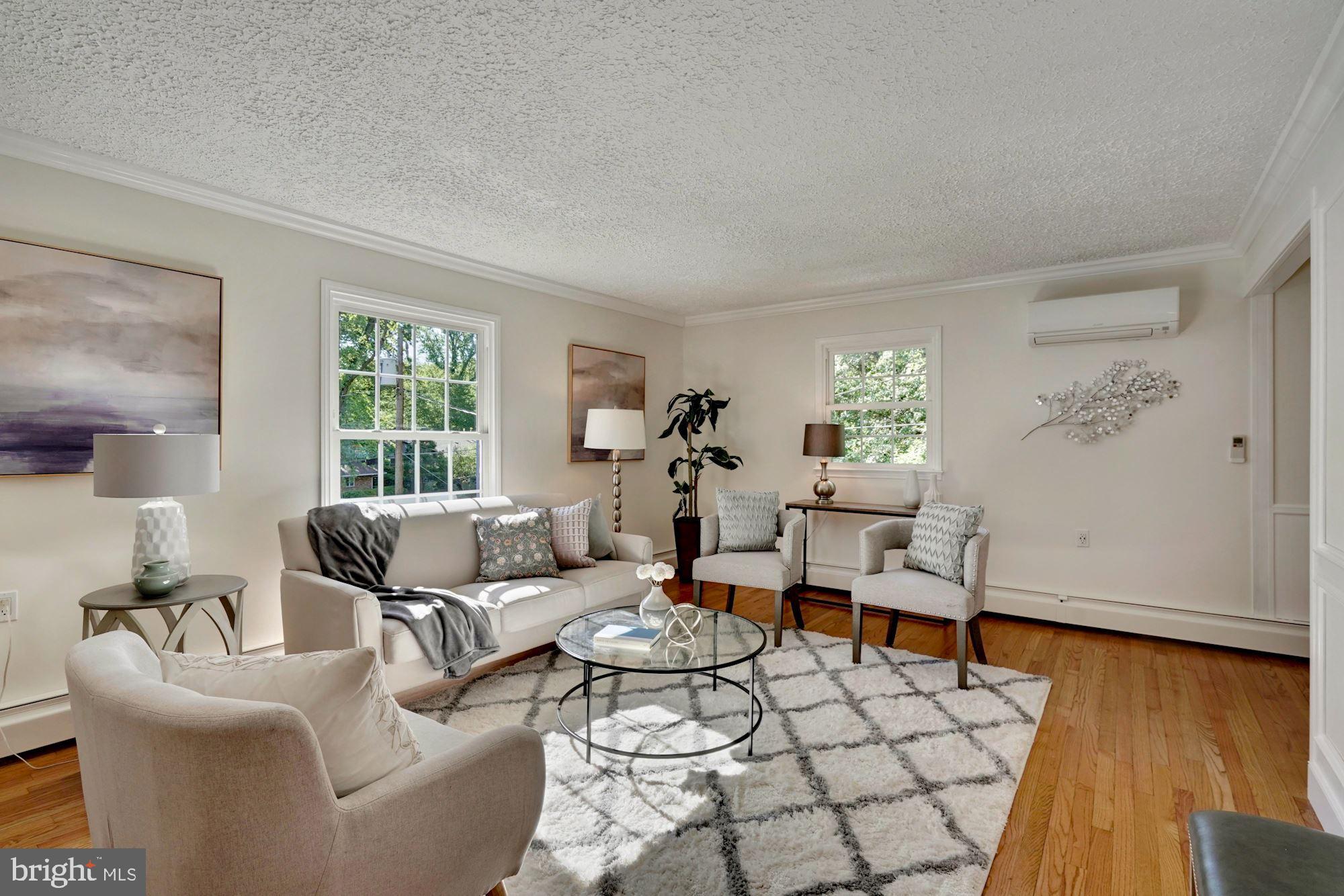 3306 Rocky Mt Road Fairfax, VA 22031 - Photo 13 of 48 Living room