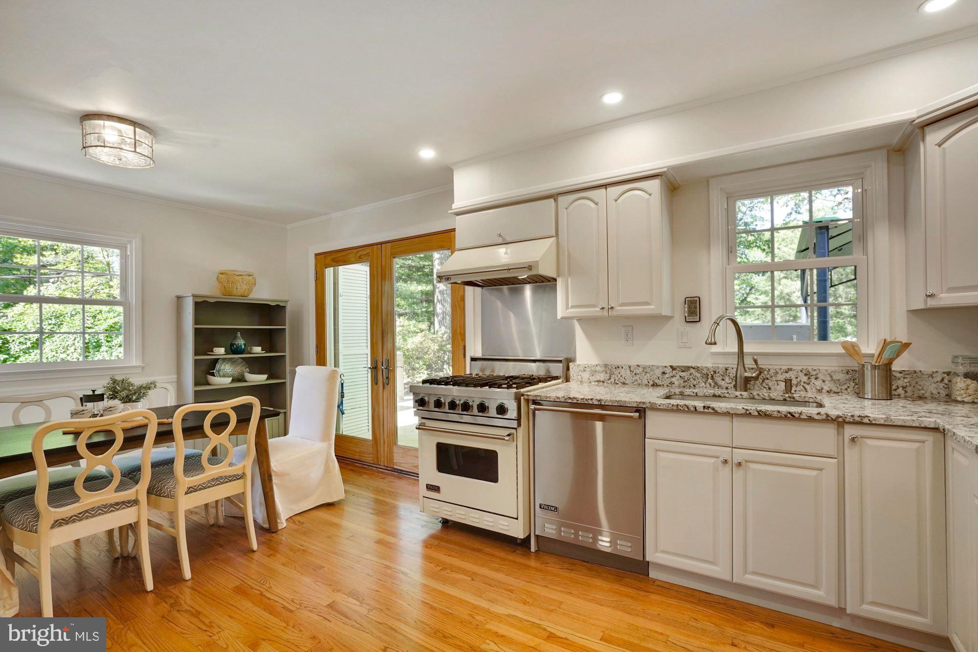 3306 Rocky Mt Road Fairfax, VA 22031 - Photo 20 of 48 Dining and kitchen