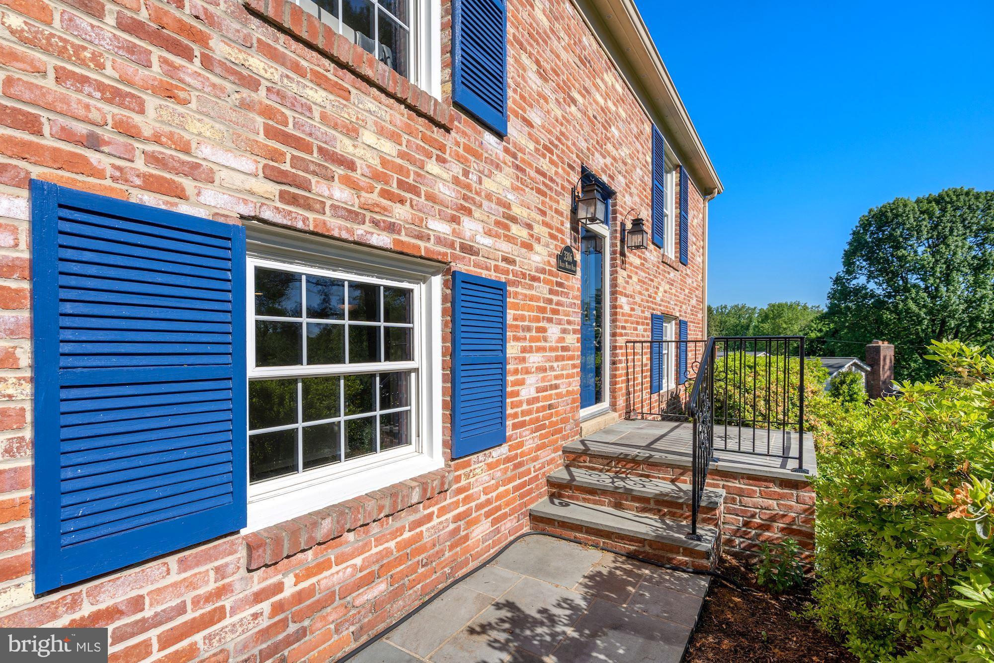 3306 Rocky Mt Road Fairfax, VA 22031 - Photo 4 of 48 Front porch and walkway