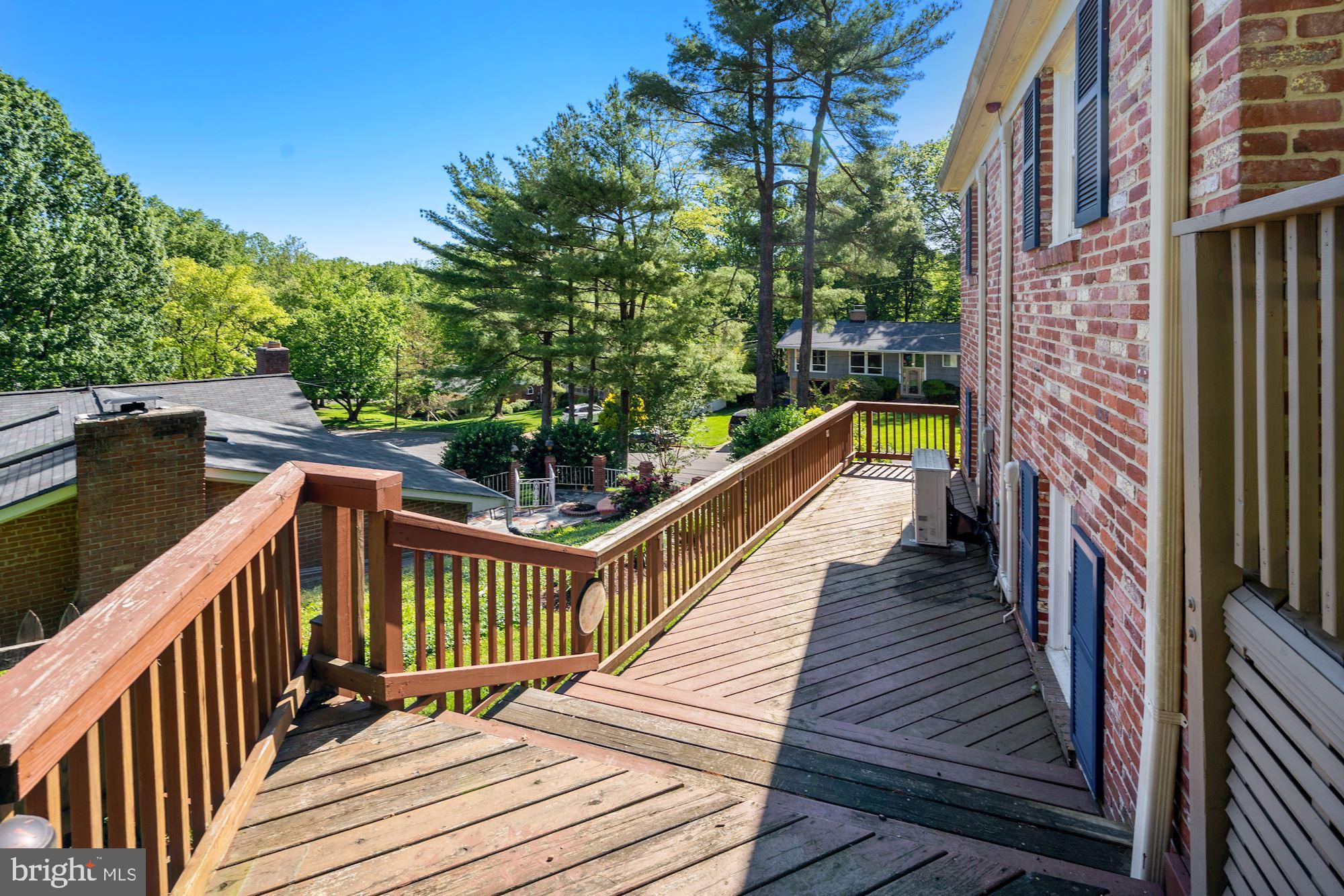 3306 Rocky Mt Road Fairfax, VA 22031 - Photo 37 of 48 Side deck