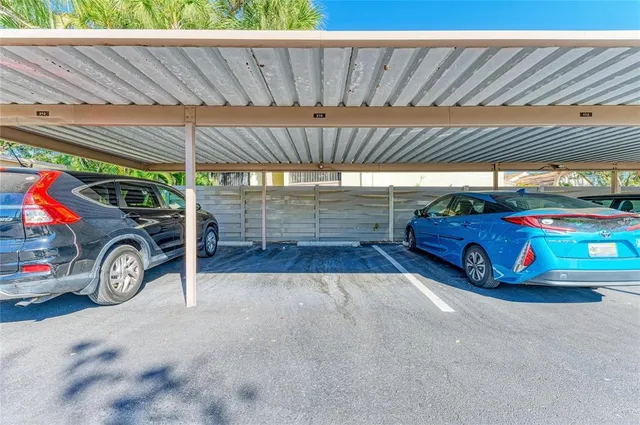 a view of a yard with a house