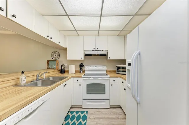 a bed room with a bed and a cabinets