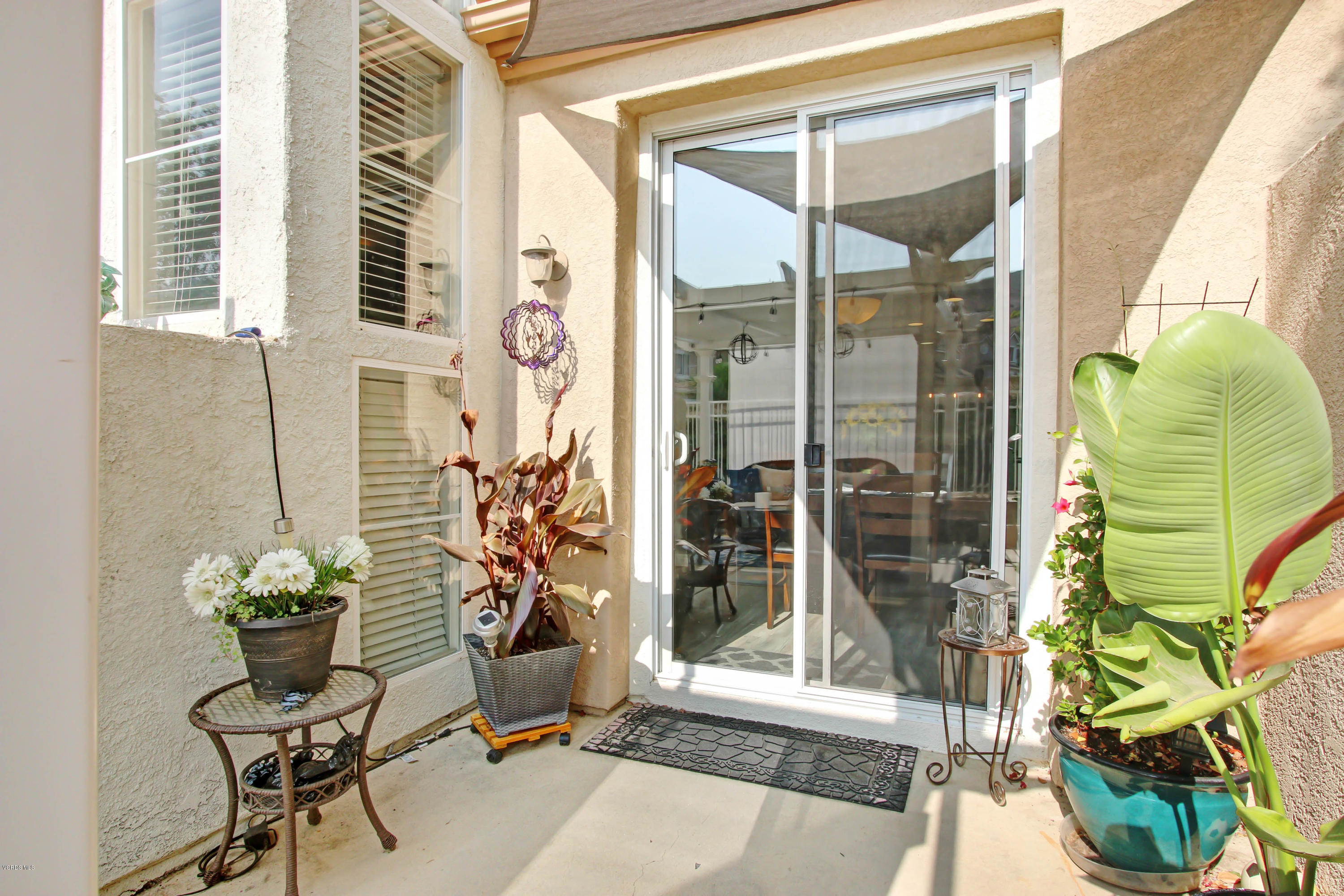697 Lariate Lane, Unit A Simi Valley, CA 93065 - Photo 22 of 26 a room with musical instrument and windows
