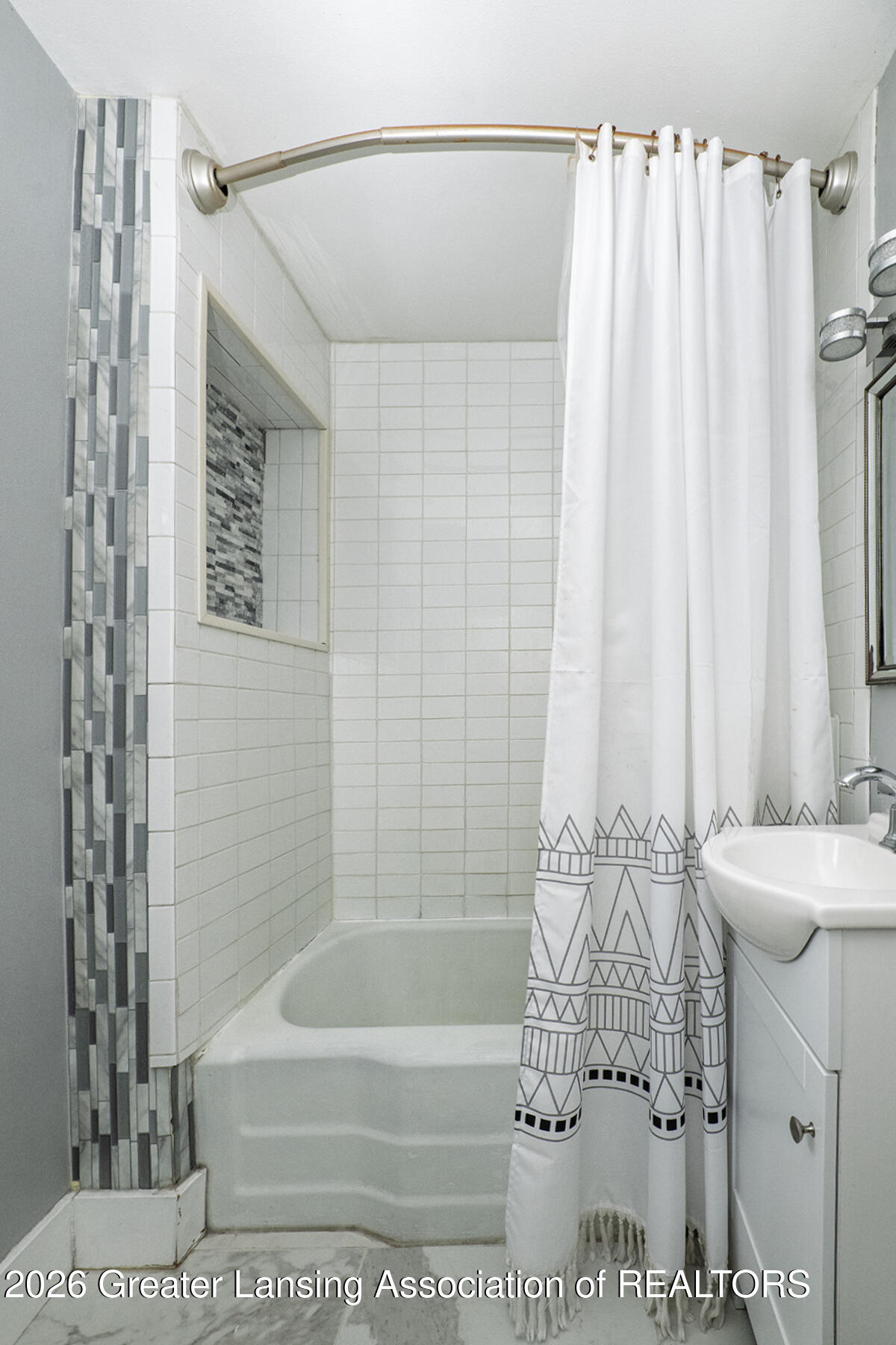 1718 Drexel Road Lansing, MI 48915 - Photo 14 of 19 Bathroom