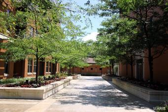652 Emerson Road, Unit 402 St. Louis, MO 63141 - Photo 4 of 31 Gallery Image 4