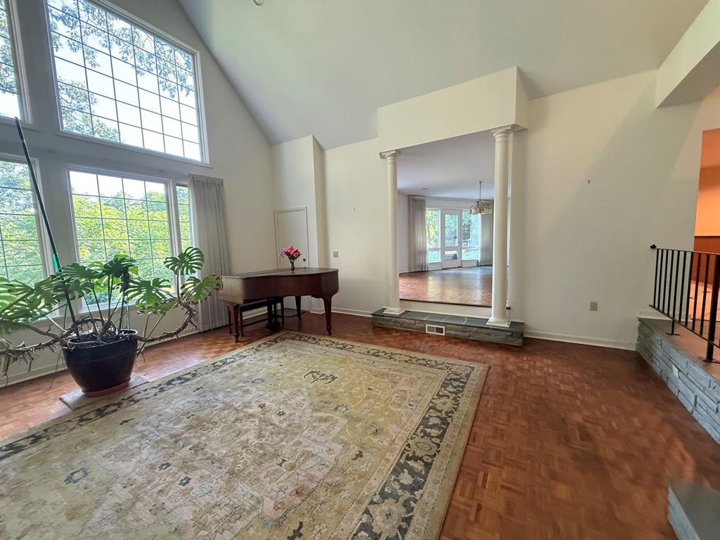 231 Fairview Road Pittsburgh, PA 15238 - Photo 11 of 29 a living room with furniture and a potted plant