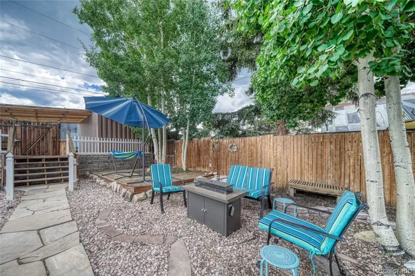 a view of a bench in the backyard