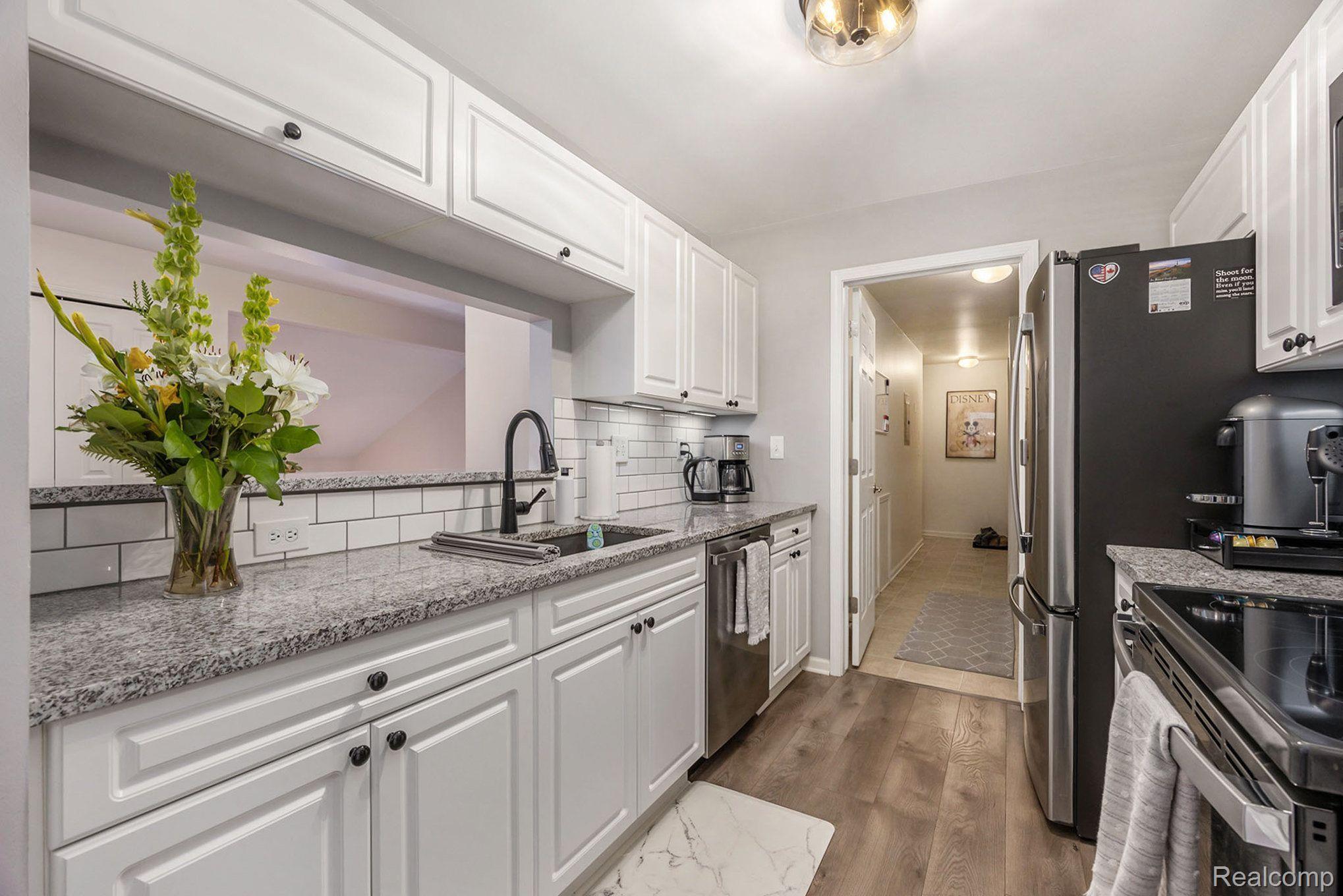 3513 Tremonte Circle Rochester, MI 48306 - Photo 6 of 21 Kitchen