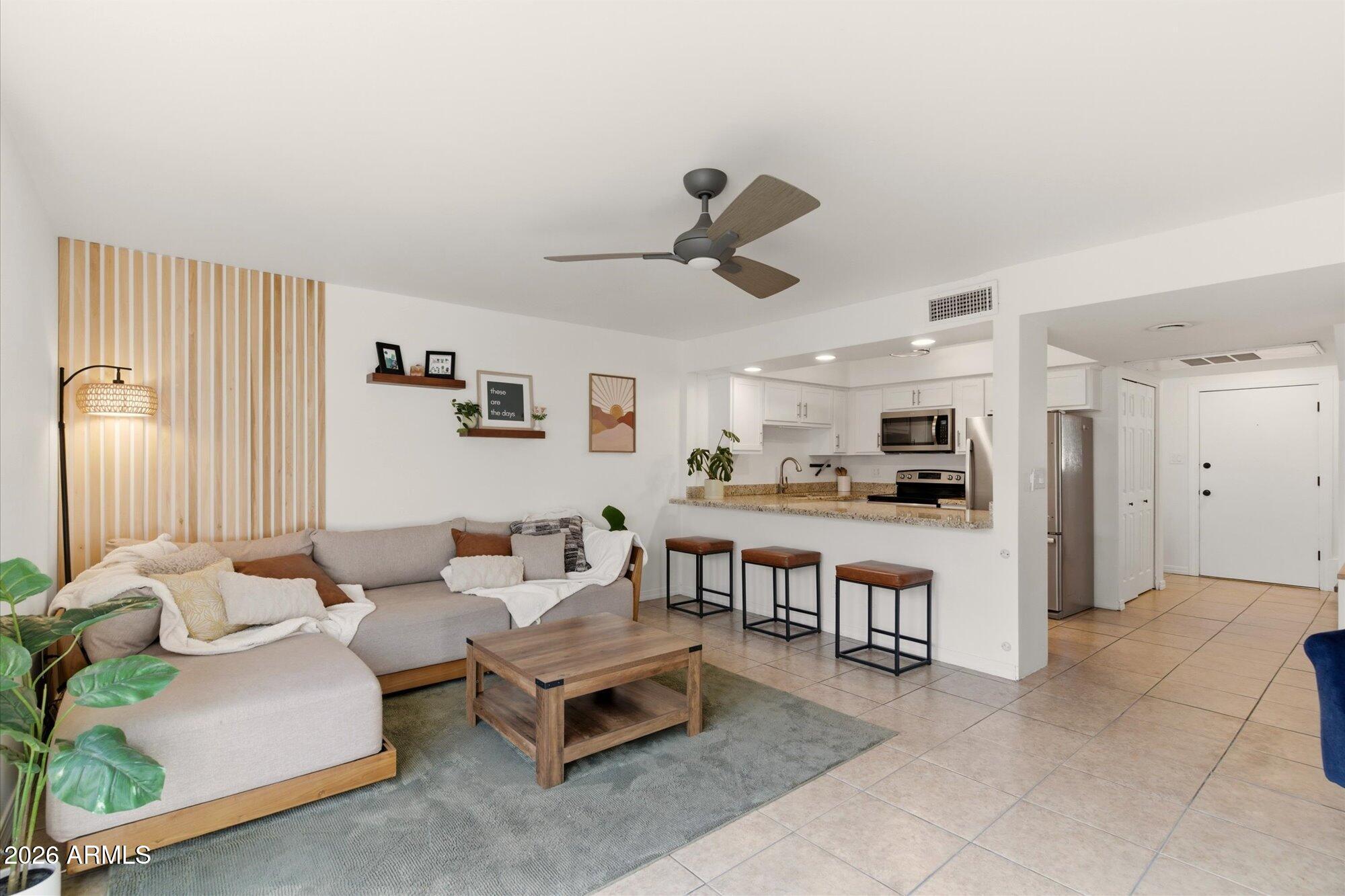 6040 North 15th Street, Unit 26 Phoenix, AZ 85014 - Photo 3 of 21 05-