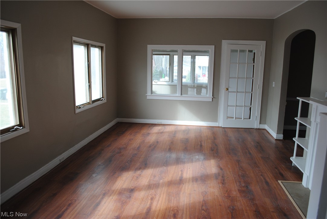 1549 Sheffield Road Cleveland, OH 44121 - Photo 3 of 23