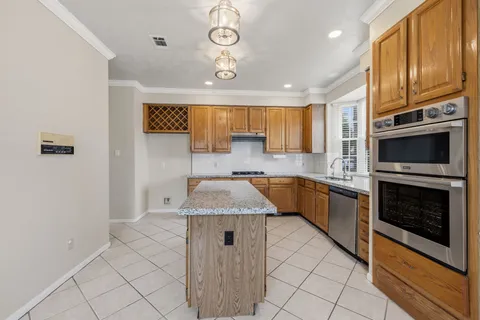 $388,000 | 14415 Autumn Cyn Trace, Houston, TX 77062