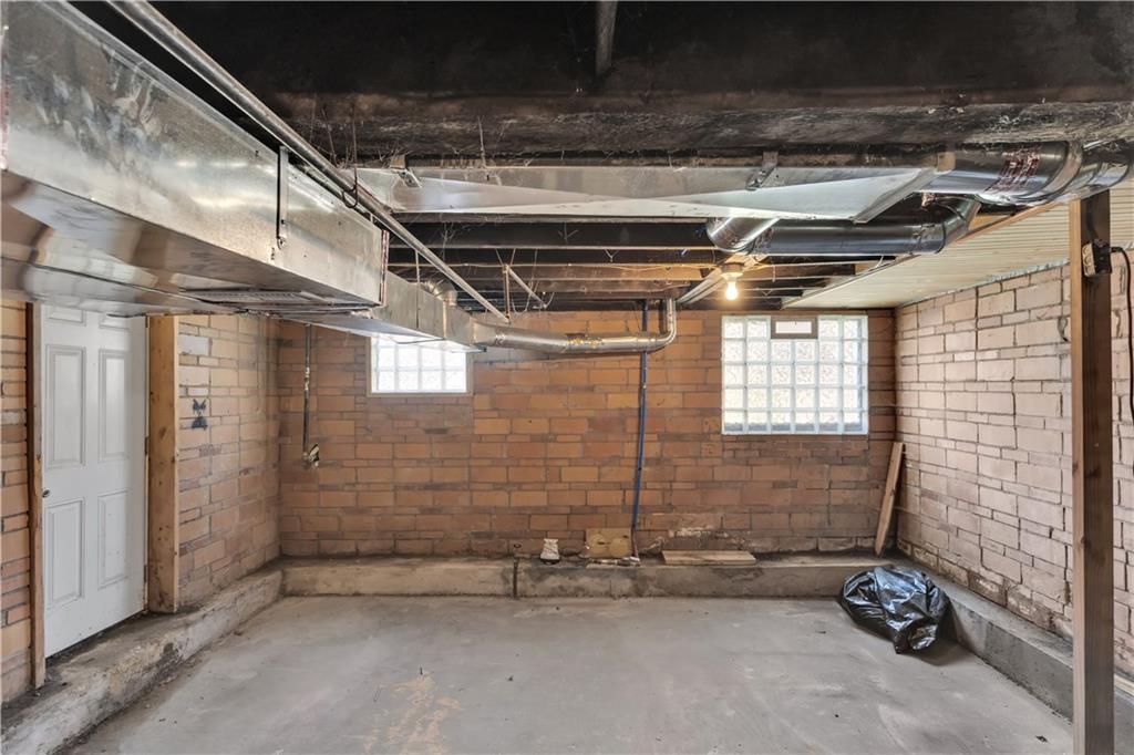 1406 Broadway Avenue McKees Rocks, PA 15136 - Photo 25 of 28 a view of a garage