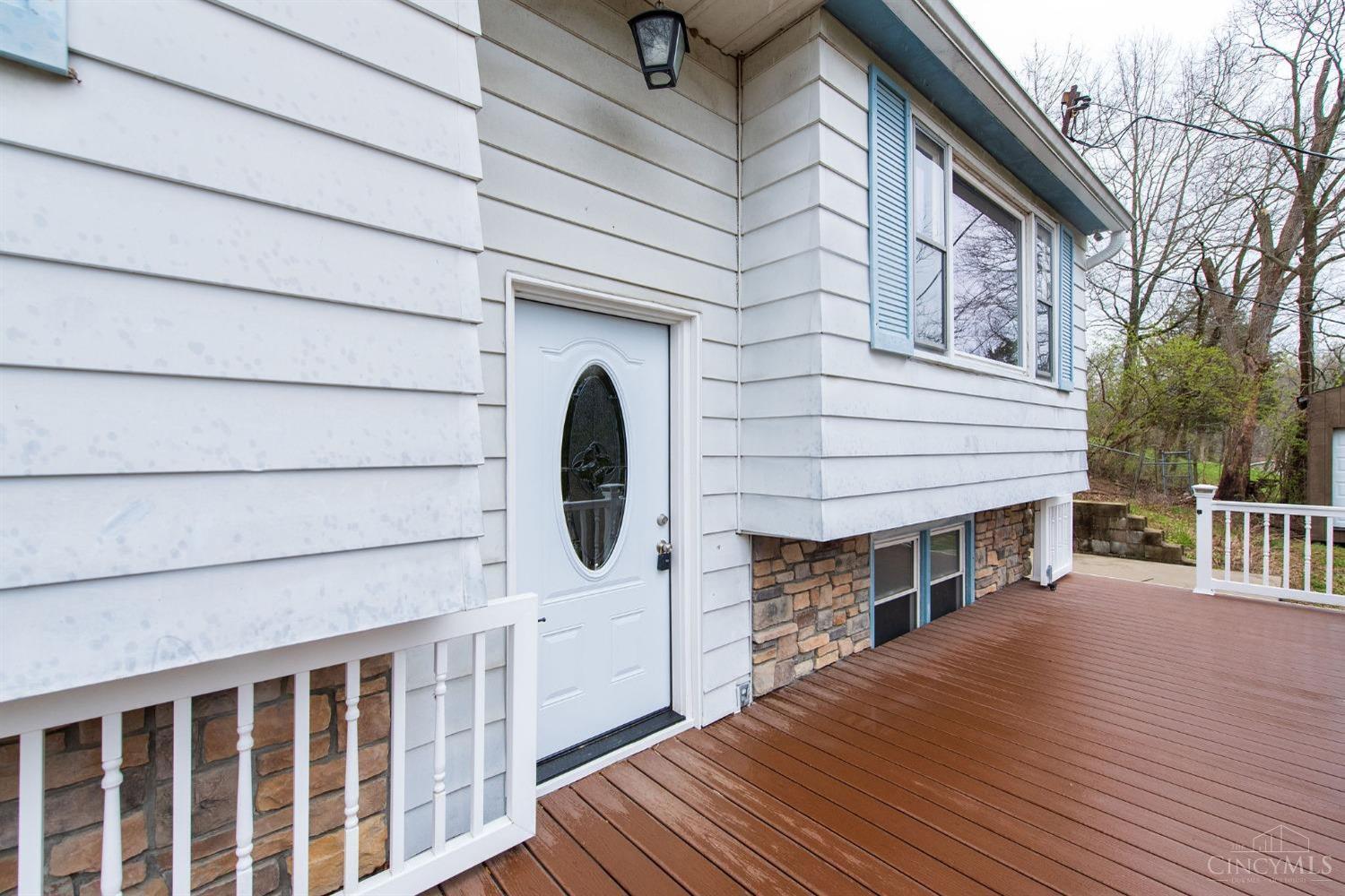 6870 Mullen Road Cincinnati, OH 45247 - Photo 2 of 46