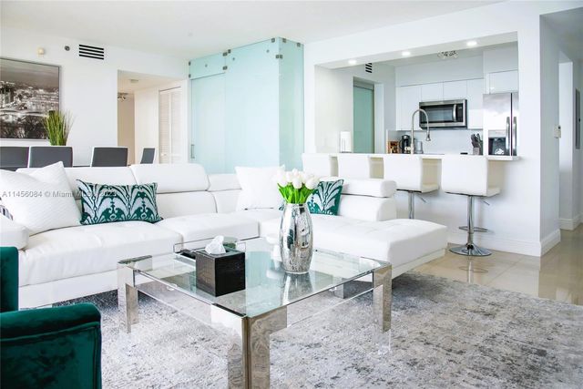 $1,030,000 | 1200 Brickell Bay Drive, Unit 3701, Miami, FL 33131