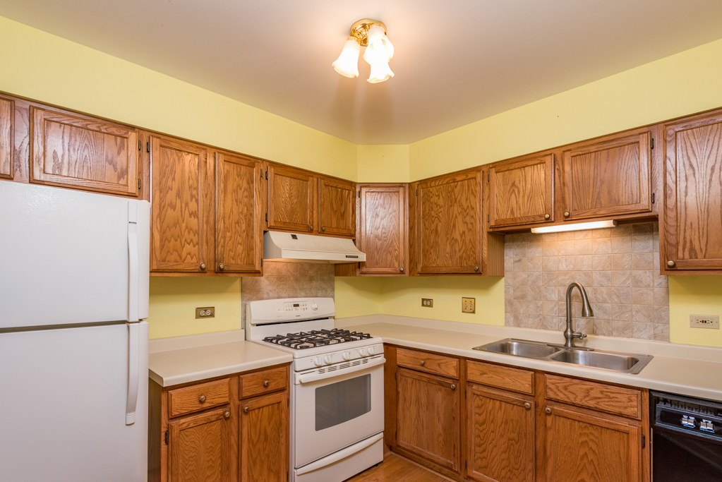 34321 Homestead Road Gurnee, IL 60031 - Photo 14 of 30 a kitchen with a sink a refrigerator and a stove