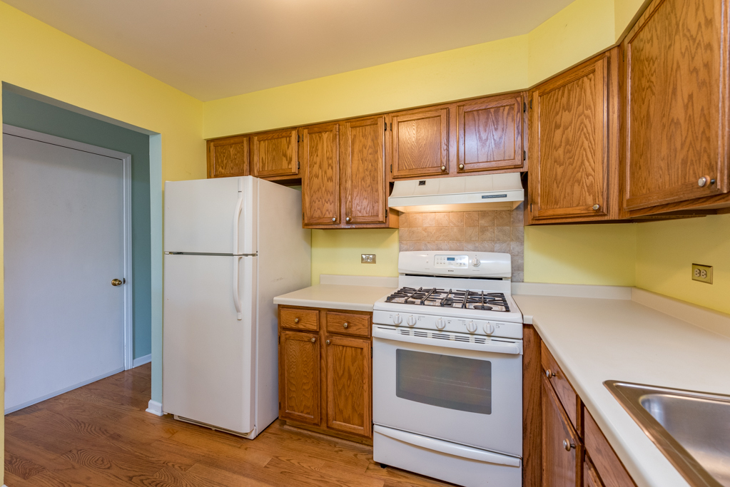 34321 Homestead Road Gurnee, IL 60031 - Photo 17 of 30 a kitchen with a stove top oven and refrigerator
