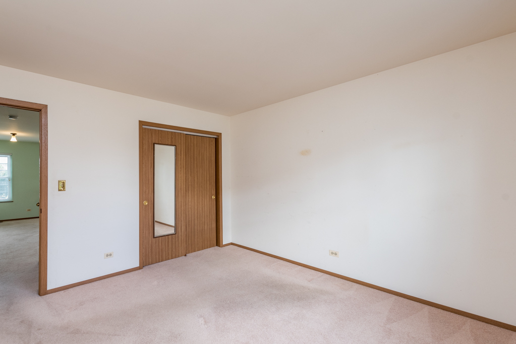 34321 Homestead Road Gurnee, IL 60031 - Photo 25 of 30 an empty room with windows