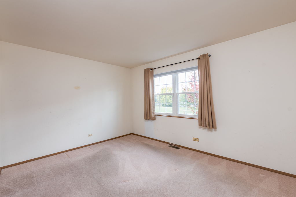 34321 Homestead Road Gurnee, IL 60031 - Photo 26 of 30 an empty room with a window
