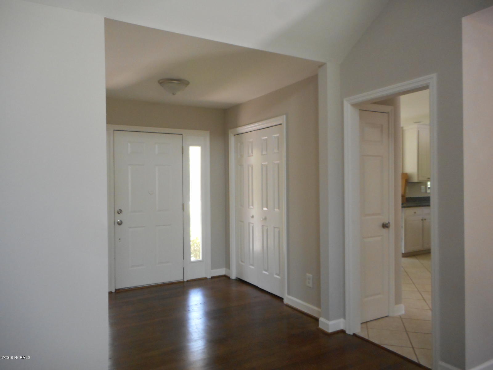 105 Culpeper Road New Bern, NC 28562 - Photo 2 of 53 Foyer