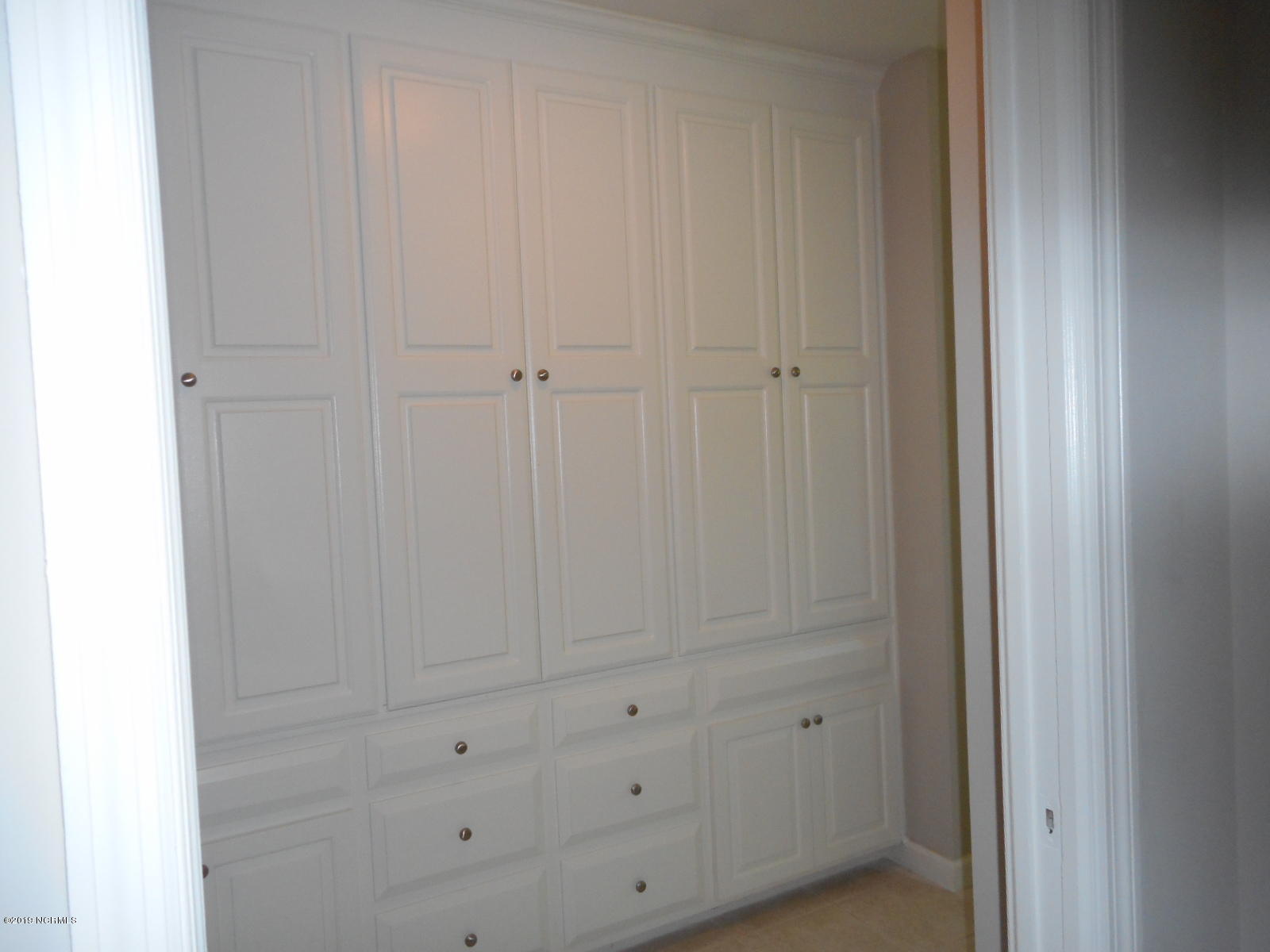 105 Culpeper Road New Bern, NC 28562 - Photo 22 of 53 Bathroom Built ins