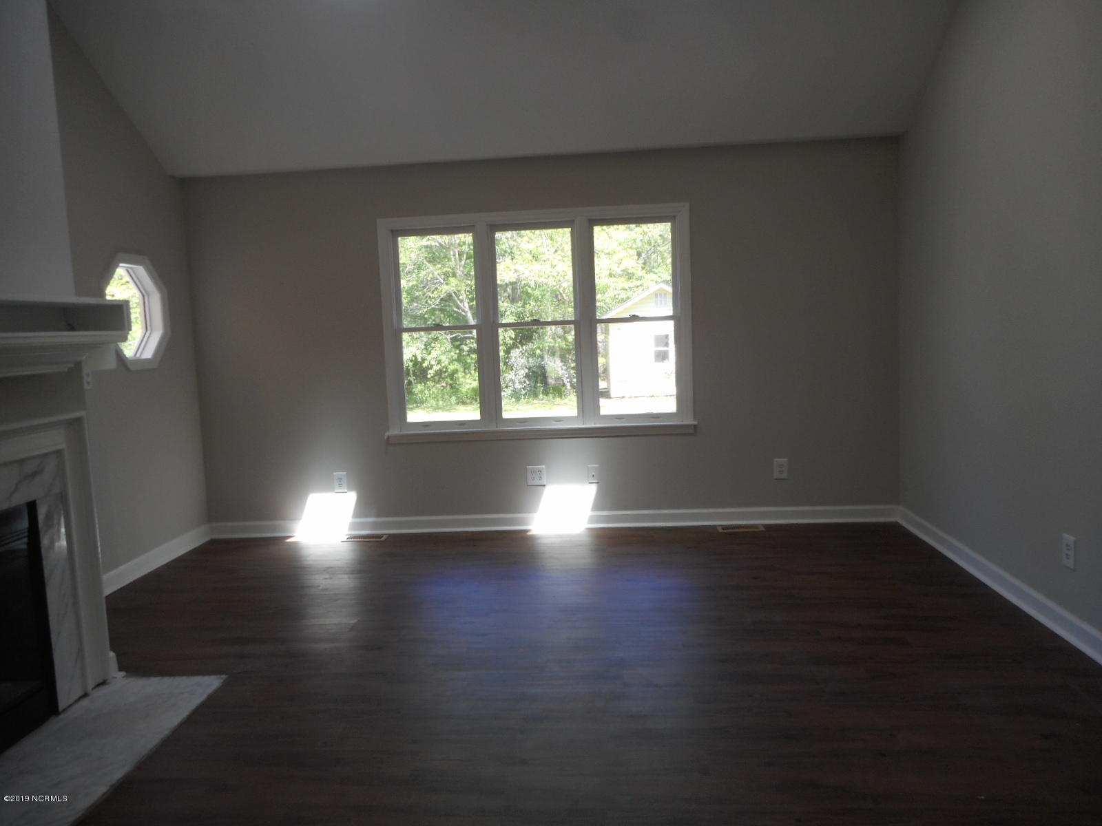 105 Culpeper Road New Bern, NC 28562 - Photo 3 of 53 Living