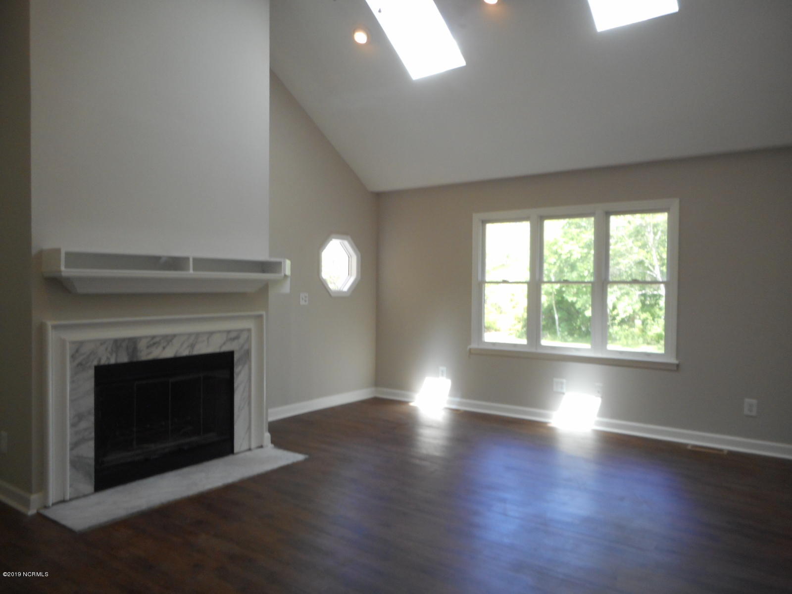 105 Culpeper Road New Bern, NC 28562 - Photo 4 of 53 Living 2