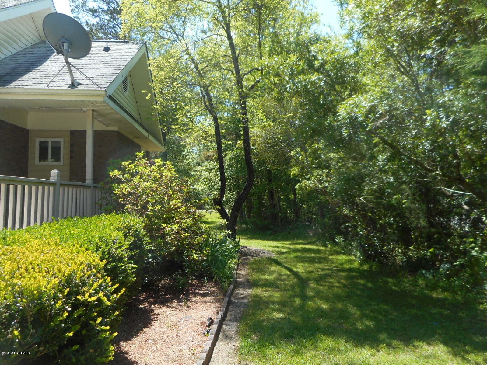 105 Culpeper Road New Bern, NC 28562 - Photo 48 of 53 Side Yard
