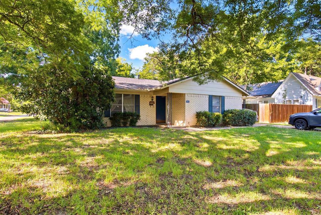 912 Sycamore Street Commerce, TX 75428 - Photo 3 of 28