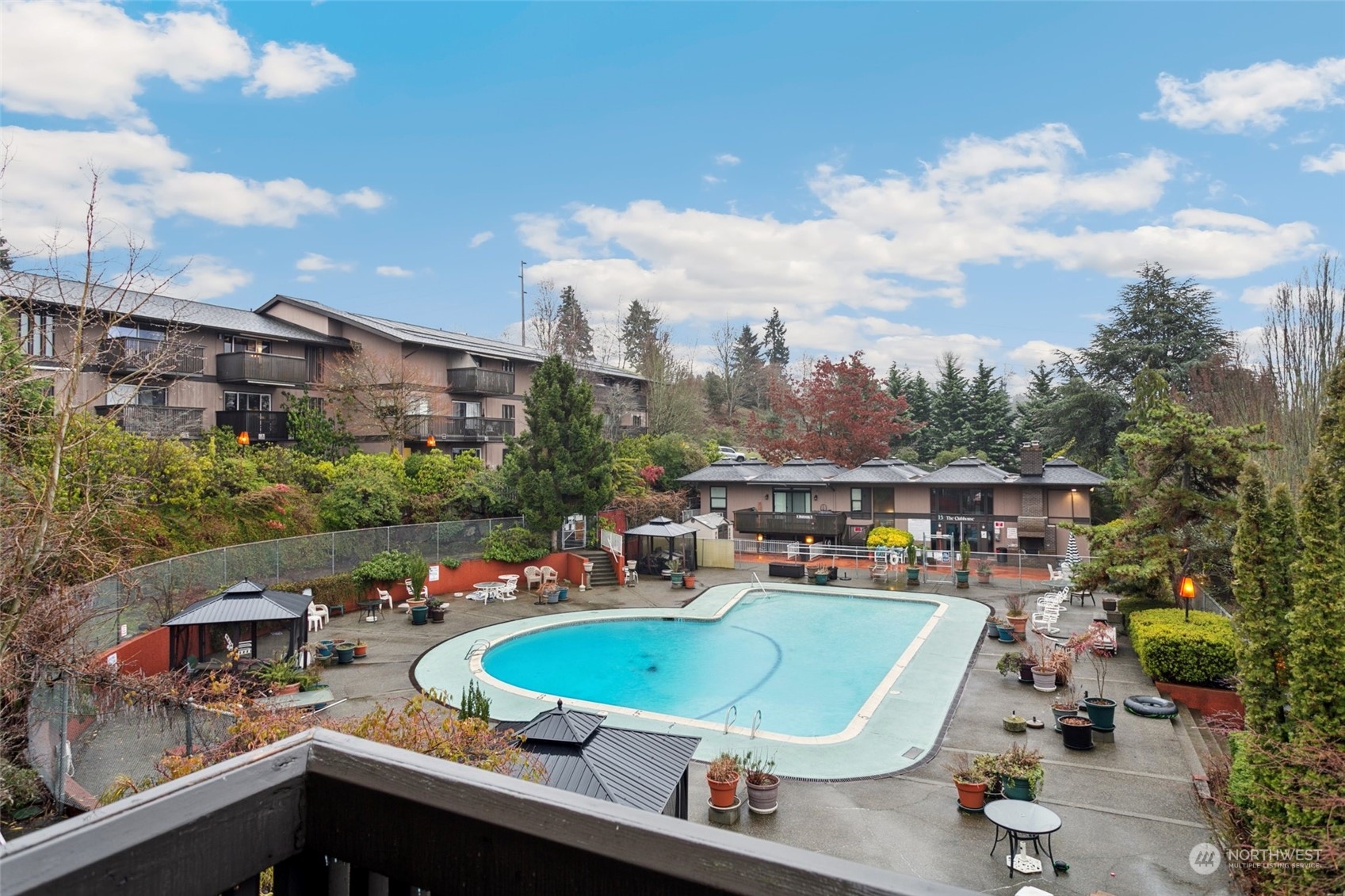1425 South Puget Drive, Unit H5 Renton, WA 98055 - Photo 4 of 29 a view of a chairs and table in a balcony