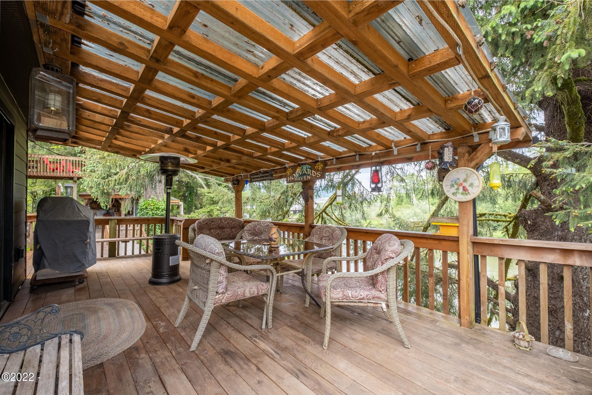 1134 Southeast River Road Toledo, OR 97391 - Photo 21 of 87 Family room deck