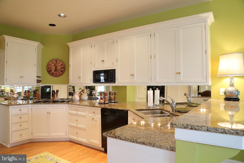636 Northfield Road Lititz, PA 17543 - Photo 13 of 37 Spacious kitchen with Granite counters