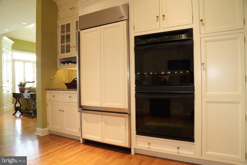 636 Northfield Road Lititz, PA 17543 - Photo 15 of 37 Sub-Zero refrigerator