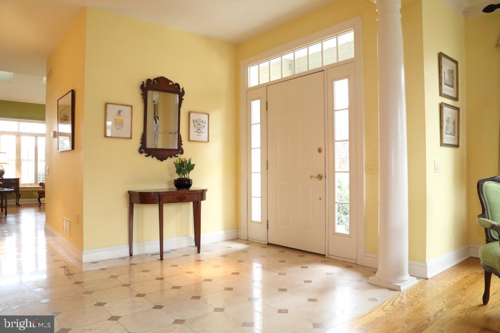 636 Northfield Road Lititz, PA 17543 - Photo 3 of 37 Foyer entry - Marble flooring