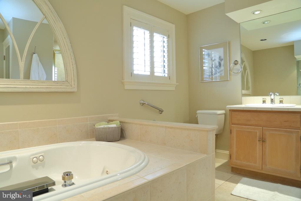 636 Northfield Road Lititz, PA 17543 - Photo 29 of 37 Master Bath His / Hers vanities