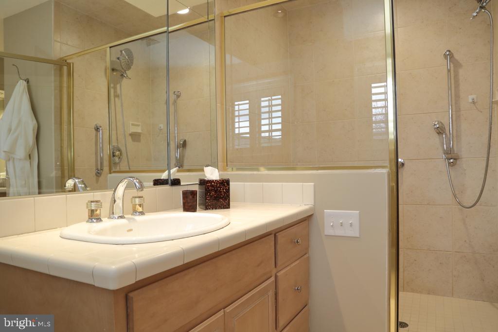 636 Northfield Road Lititz, PA 17543 - Photo 30 of 37 Master bath