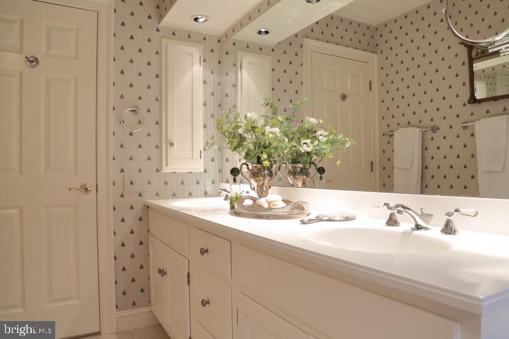 636 Northfield Road Lititz, PA 17543 - Photo 35 of 37 Main bath double vanity