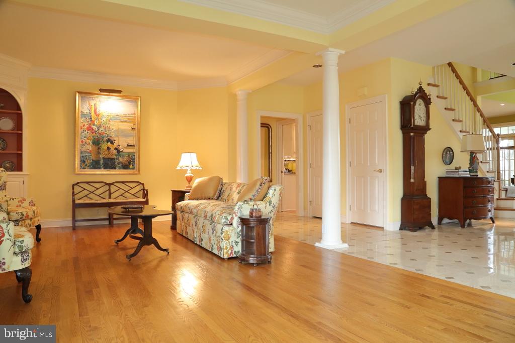 636 Northfield Road Lititz, PA 17543 - Photo 5 of 37 Living Room