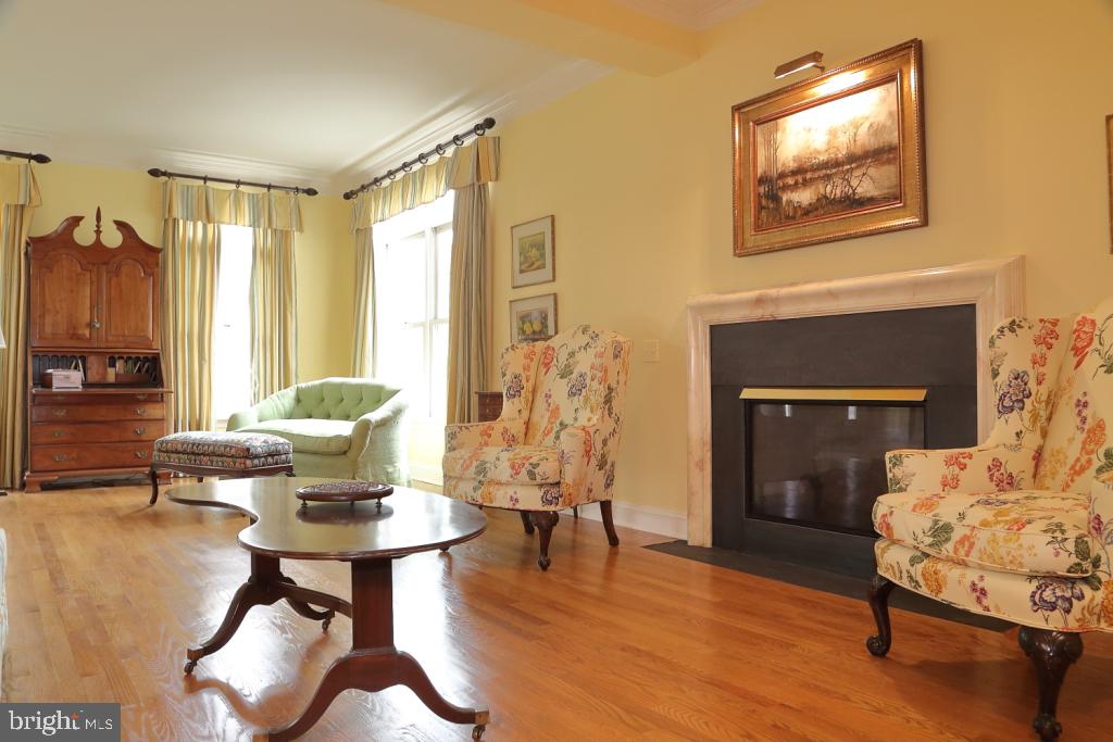 636 Northfield Road Lititz, PA 17543 - Photo 7 of 37 Living room