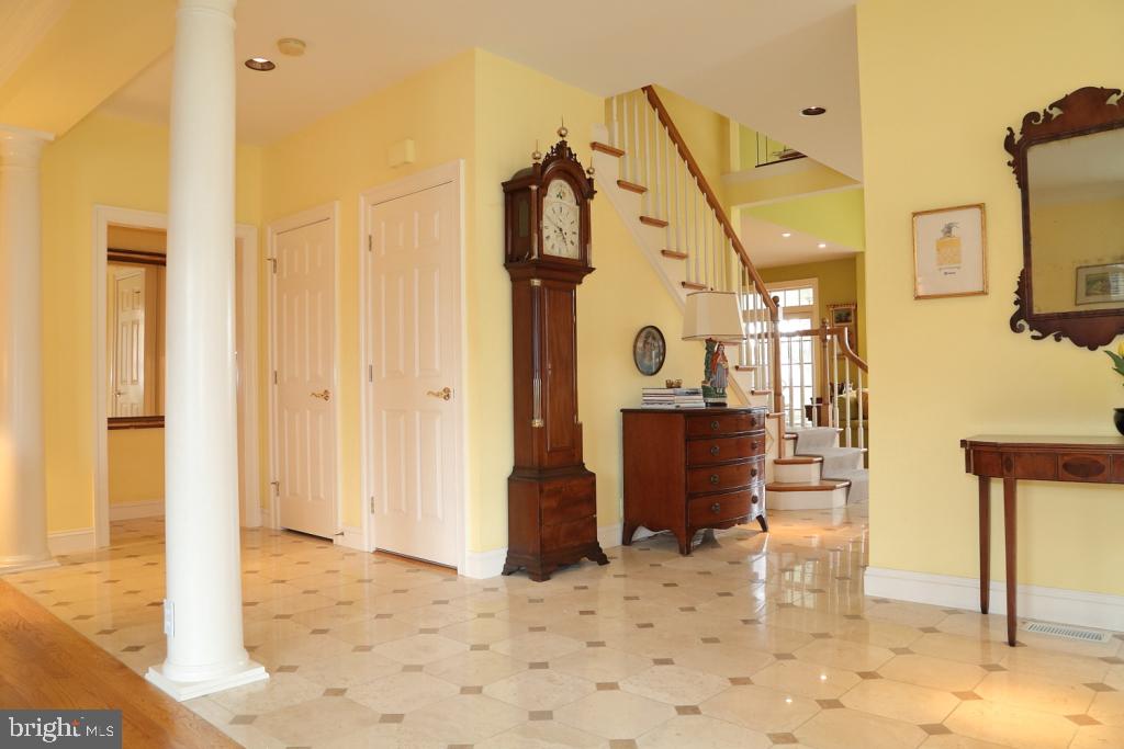 636 Northfield Road Lititz, PA 17543 - Photo 9 of 37 Foyer