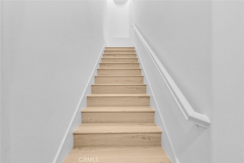 211 Lockford Irvine, CA 92602 - Photo 5 of 47 a view of entryway