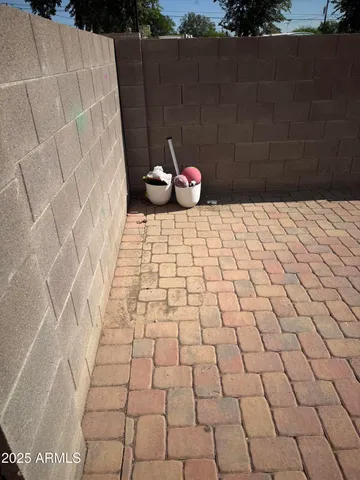 a view of a pathway with a yard