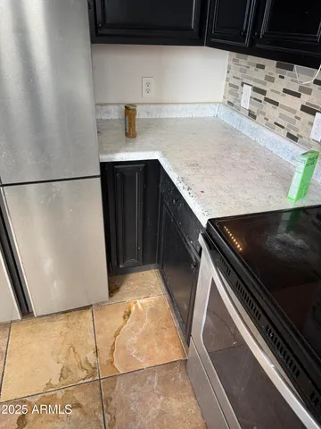 a view of an empty shelf