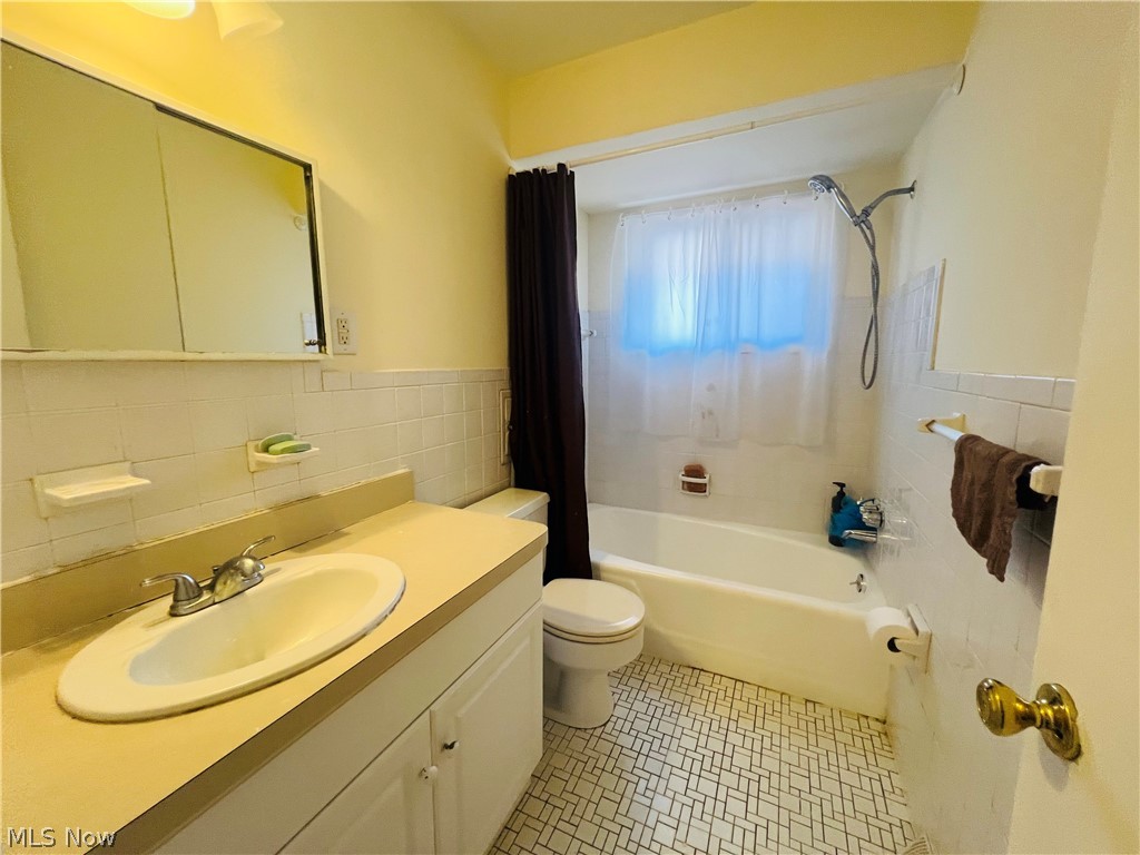 1094 Homestead Road Cleveland, OH 44121 - Photo 30 of 36