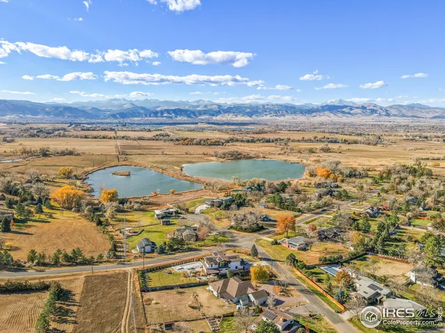 a picture of a room with furniture